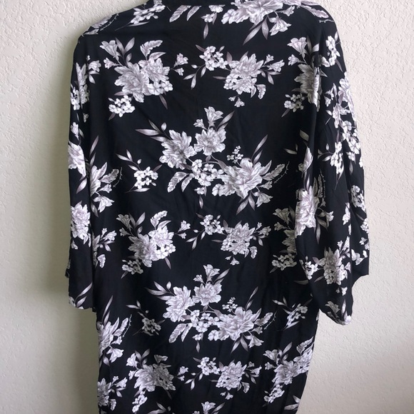 Black Floral Robe - Picture 2 of 2